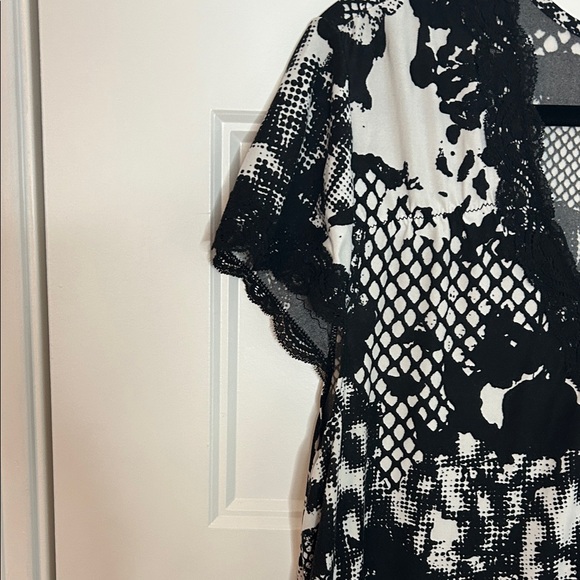 Soma Monochrome Floral Lace nightgown - Picture 4 of 13